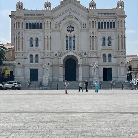 ホテル La Cattedrale レッジョ・ディ・カラブリア エクステリア 写真