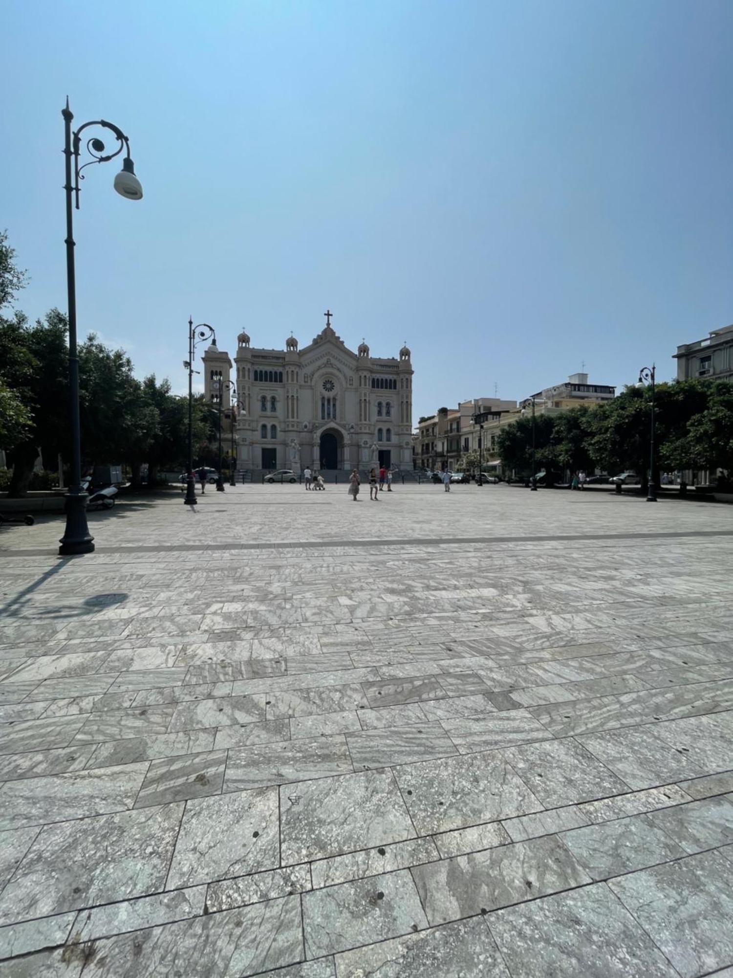 ホテル La Cattedrale レッジョ・ディ・カラブリア エクステリア 写真